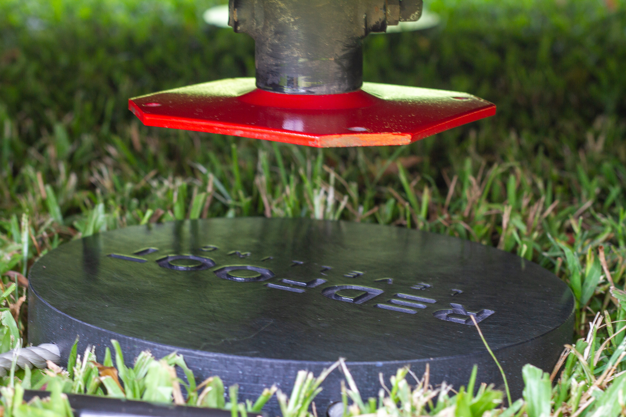 Hydraulic jack foot above motorhome pad