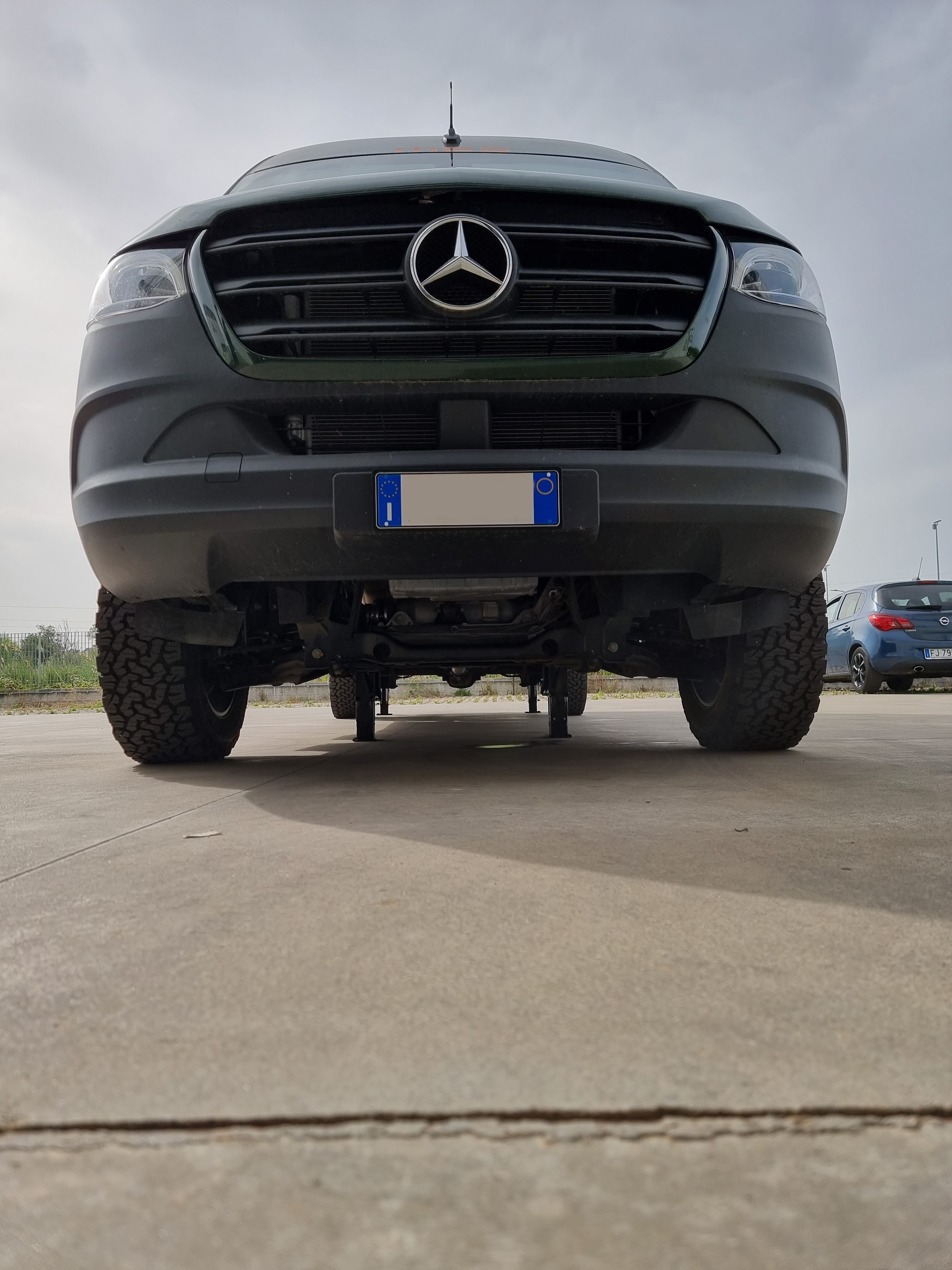 Front bumper shot with hydraulic jacks extended on mercedes sprinter van